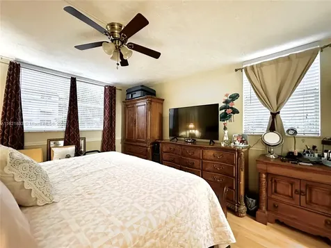 2831 Somerset Drive Lauderdale Lakes FL 33311