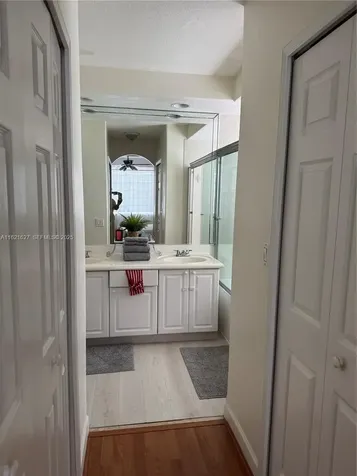 4866 NW 108th Passage Doral FL 33178