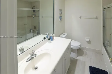 4866 NW 108th Passage Doral FL 33178