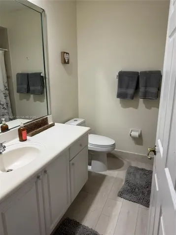 4866 NW 108th Passage Doral FL 33178