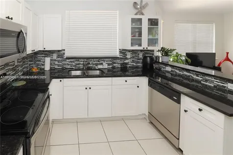 4866 NW 108th Passage Doral FL 33178