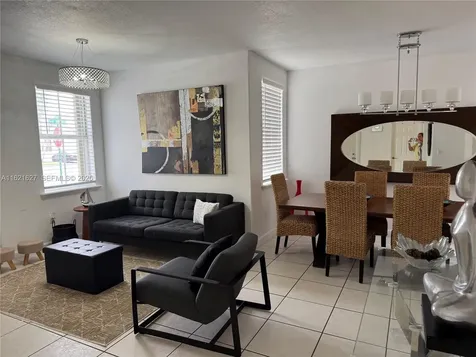 4866 NW 108th Passage Doral FL 33178