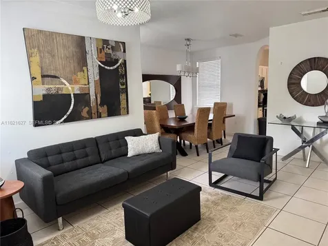 4866 NW 108th Passage Doral FL 33178