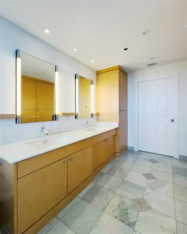 1000 Venetian Way Miami FL 33139