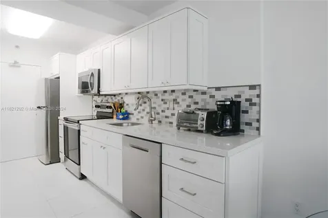 100 Lincoln Road Miami Beach FL 33139