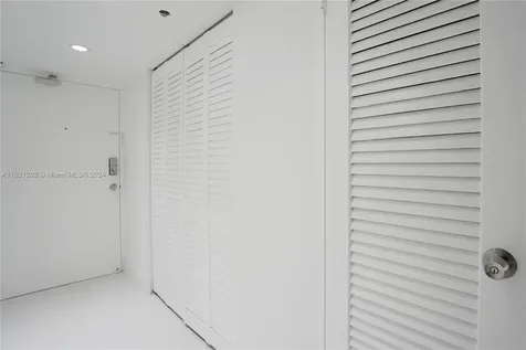 100 Lincoln Road Miami Beach FL 33139