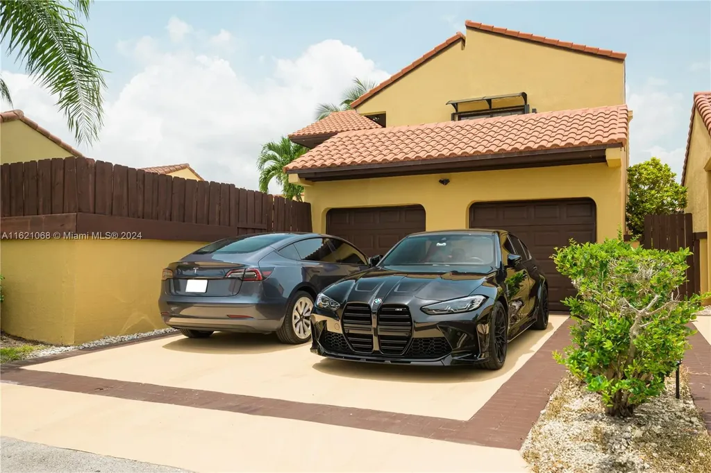 1027 NE 202nd Lane Miami FL 33179