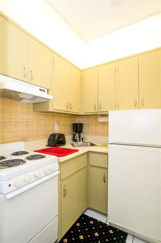 1716 N 16th Court Hollywood FL 33020