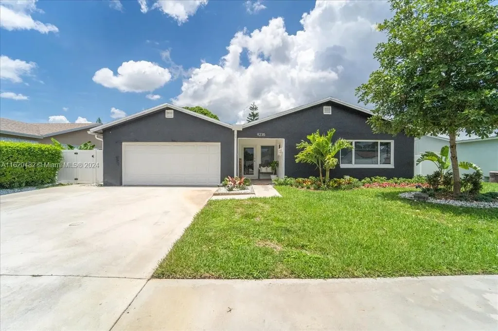 9235 SW 18th Road Boca Raton FL 33428