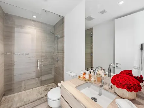 18975 Collins Avenue Sunny Isles Beach FL 33160