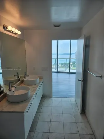 888 Biscayne Boulevard Miami FL 33132