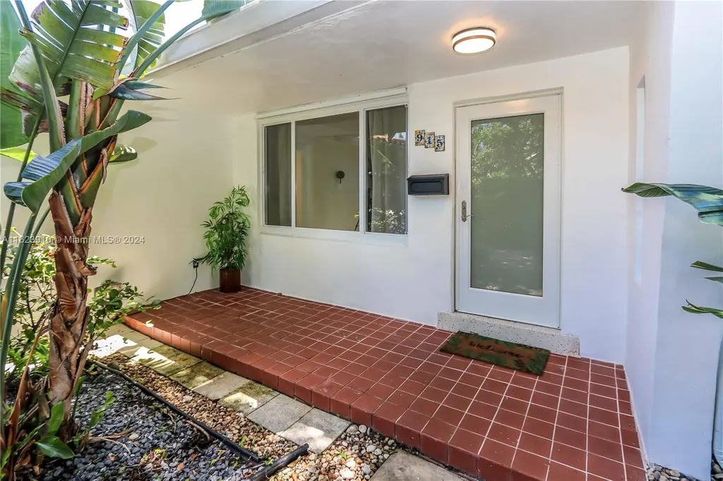 915 S 13th Avenue Hollywood FL 33019
