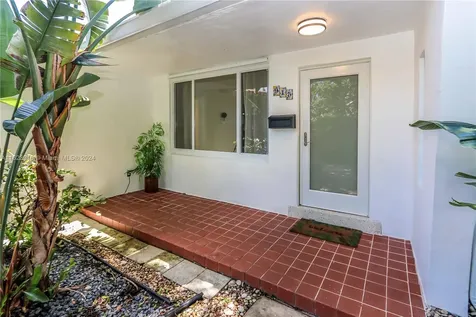 915 S 13th Avenue Hollywood FL 33019