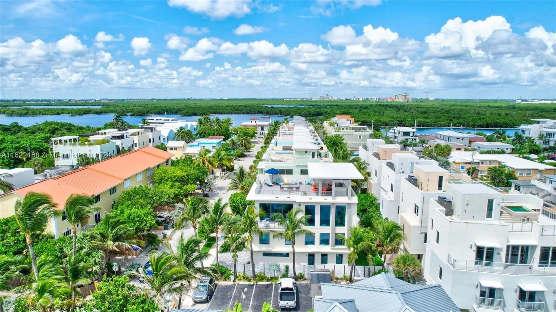 305 Oak Street Hollywood FL 33019