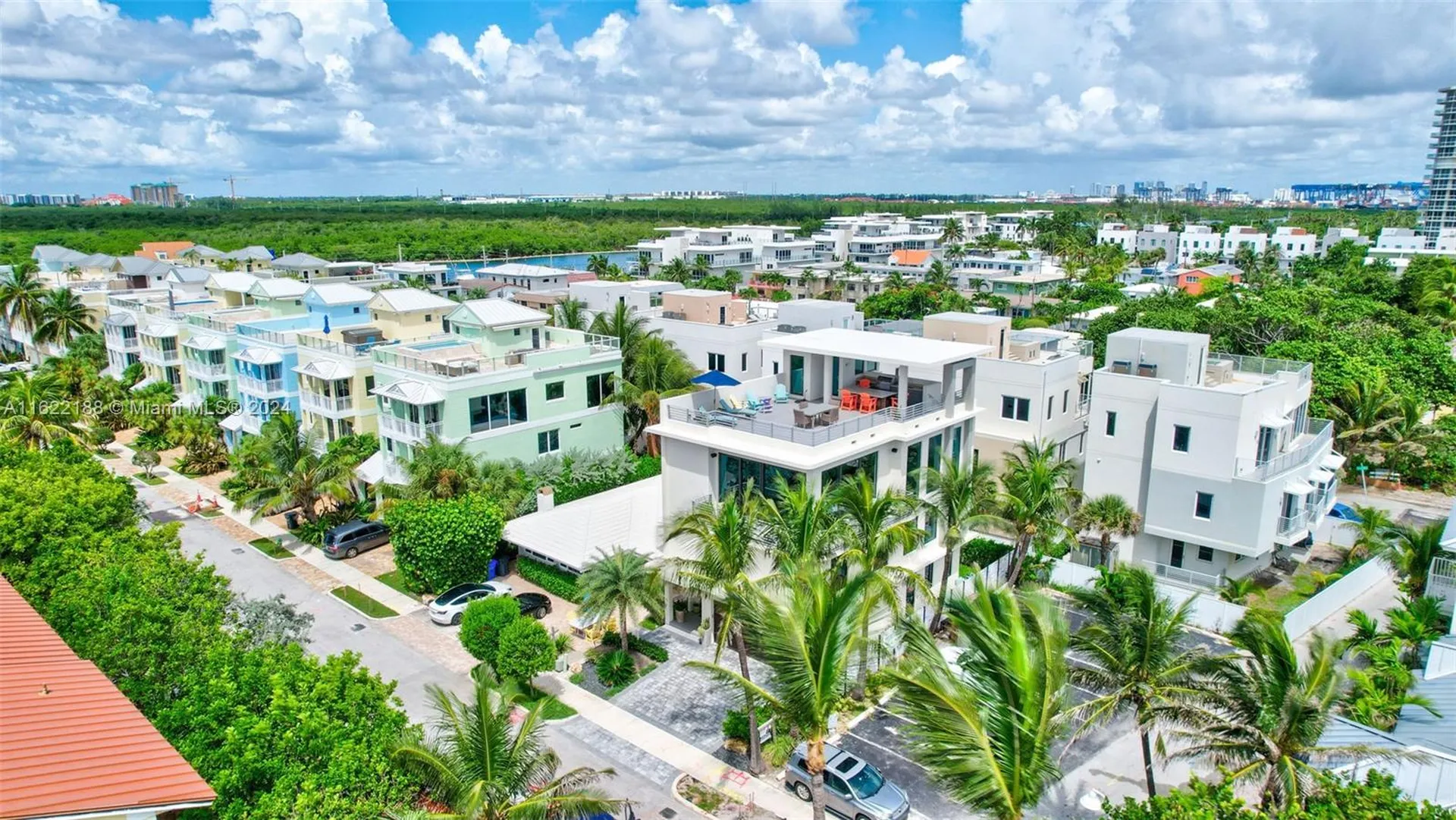 305 Oak Street Hollywood FL 33019