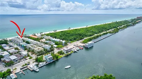 305 Oak Street Hollywood FL 33019