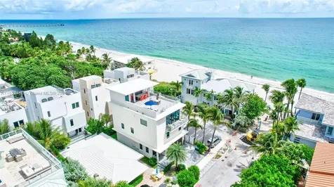 305 Oak Street Hollywood FL 33019