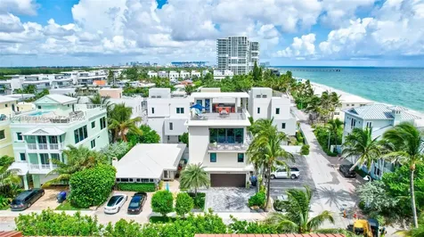 305 Oak Street Hollywood FL 33019