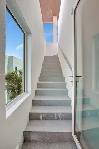 305 Oak Street Hollywood FL 33019