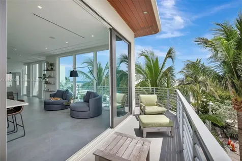 305 Oak Street Hollywood FL 33019