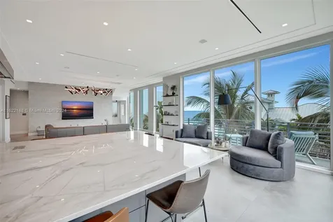 305 Oak Street Hollywood FL 33019