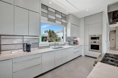 305 Oak Street Hollywood FL 33019