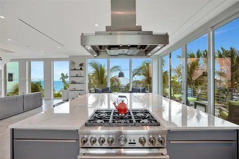 305 Oak Street Hollywood FL 33019