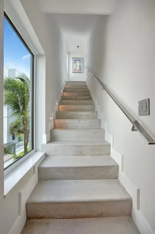 305 Oak Street Hollywood FL 33019