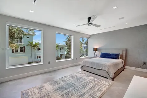 305 Oak Street Hollywood FL 33019
