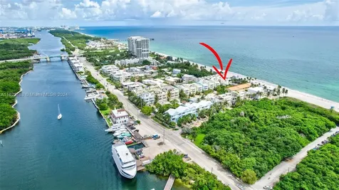 305 Oak Street Hollywood FL 33019