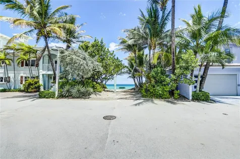305 Oak Street Hollywood FL 33019