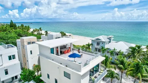 305 Oak Street Hollywood FL 33019