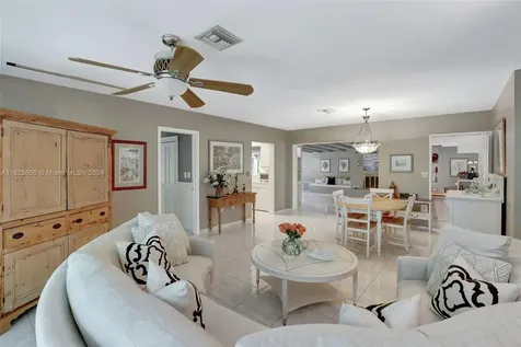 9290 SW 117th Terrace Miami FL 33176