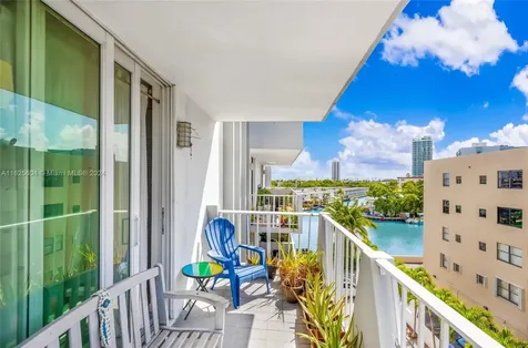 7133 Bay Drive Miami Beach FL 33141