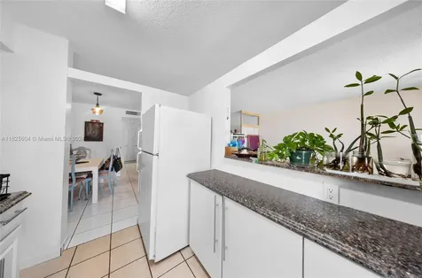 7133 Bay Drive Miami Beach FL 33141