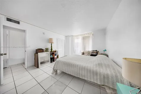 7133 Bay Drive Miami Beach FL 33141