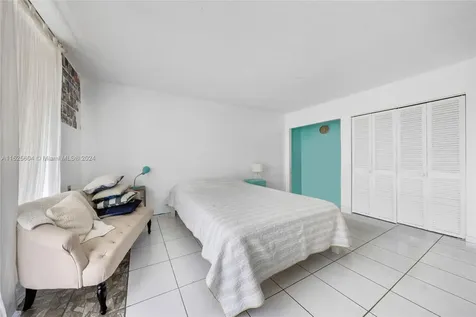 7133 Bay Drive Miami Beach FL 33141