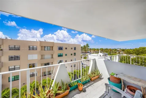 7133 Bay Drive Miami Beach FL 33141