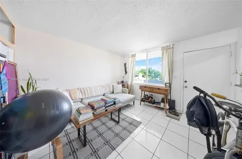7133 Bay Drive Miami Beach FL 33141