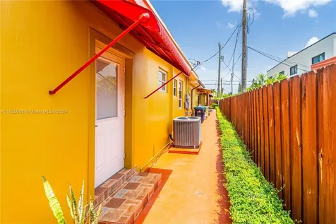 9421 SW 37th Street Miami FL 33165