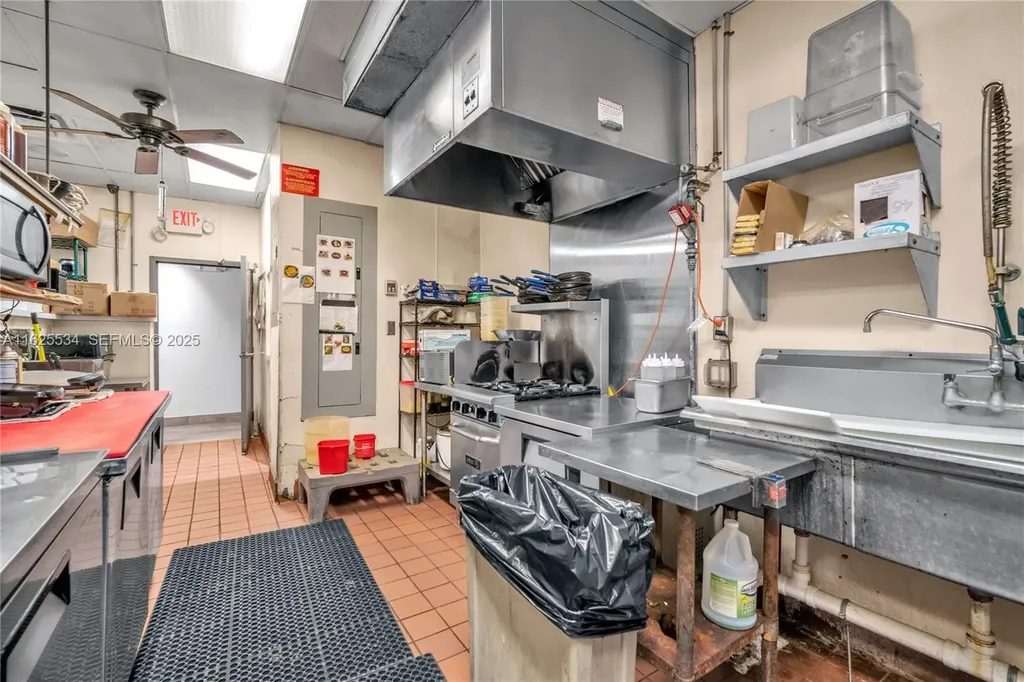 21316 Saint Andrews Blvd ( Restaurant For Sale ) Boca Raton FL 33432