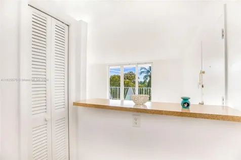 7133 Bay Drive Miami Beach FL 33141
