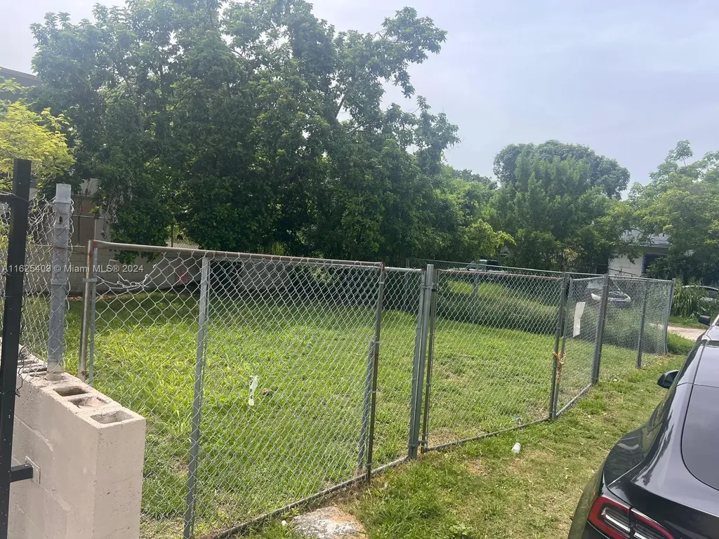 7717 NE 1st Avenue Miami FL 33138