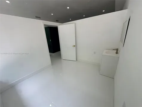 2389 SW 22nd Street Miami FL 33145