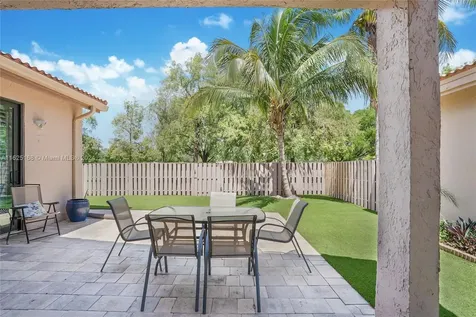 1291 NW 105th Avenue Plantation FL 33322