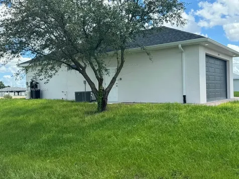 2044 Crawford Avenue N Lehigh Acres FL 33971