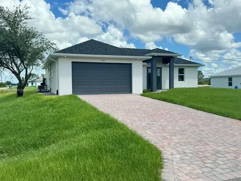 2044 Crawford Avenue N Lehigh Acres FL 33971