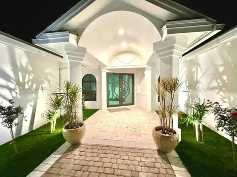 1575 Osprey Avenue Naples FL 34102