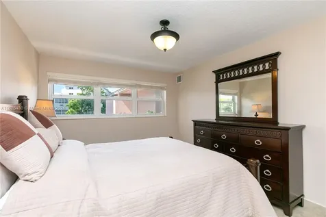 3135 S Ocean Drive Hallandale Beach FL 33009