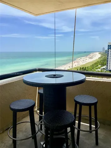 2555 Collins Avenue Miami Beach FL 33140